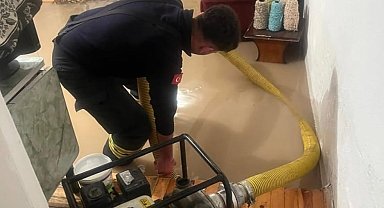Eskişehir'de su baskını sebebiyle itfaiye gece boyu sahadaydı