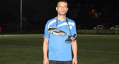 Eskişehir'in en yaşlı amatör futbolcusu 39 yıllık kariyerine veda etti
