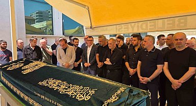 Fabrikada elektrik faciasında ölen işçi, mesai arkadaşlarının omzunda son yolculuğuna uğurlandı