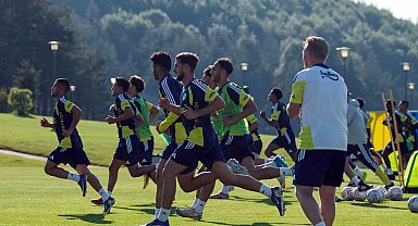 Fenerbahçe günü çift antrenmanla tamamladı