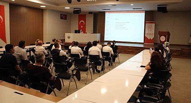 Fethi Sekin Şehir Hastanesi personeline temizlik ve enfeksiyon kontrolü eğitimi