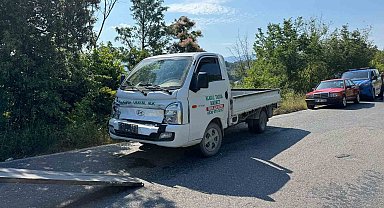 Freni boşalan kamyonet tarım aracına çarptı: 1 yaralı