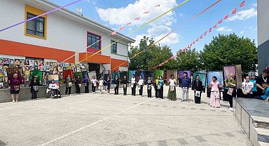 Frida Kahlo'nun eserleri, Bursa'da canlı tabloya dönüştü
