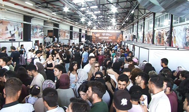 Gastronomi Şenliği'nde sokak lezzetleri şöleni
