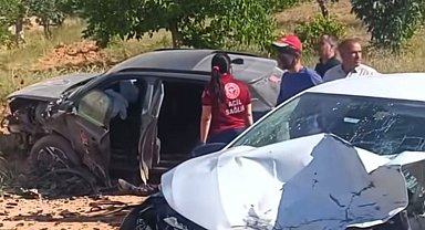 Gaziantep'te 2 otomobil çarpıştı: 5 yaralı