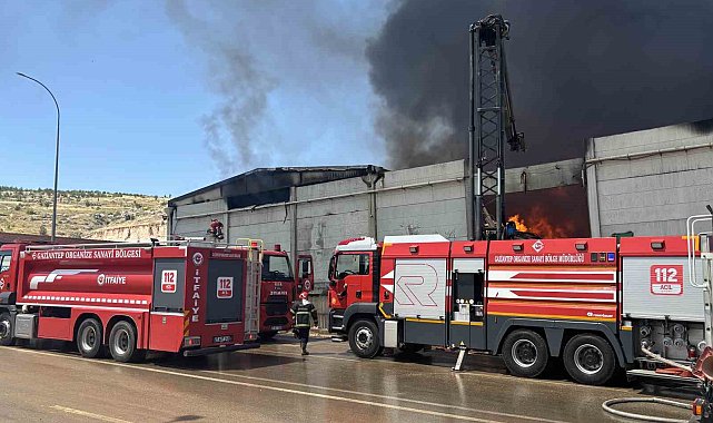 Gaziantep'te fabrika yangınına müdahale sürüyor