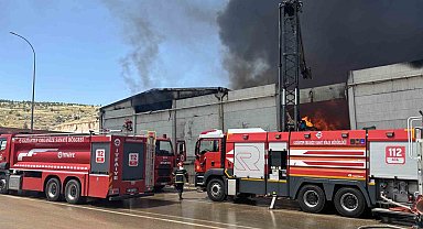 Gaziantep'te fabrika yangınına müdahale sürüyor