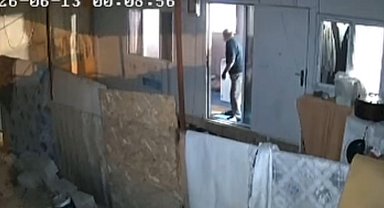 Gaziantep'teki 4.6'lık deprem anı güvenlik kameralarında