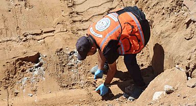 Gazze'deki mezarlıkta onlarca insan kalıntısı çıkarıldı