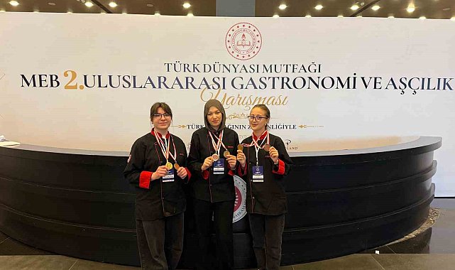 Gediz'in altın kızları 2 yıldır katıldığı her yarışmadan dereceyle döndüler