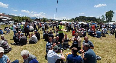 Geleneksel Hacet Bayramı'nda yarım tondan fazla et dağıtıldı
