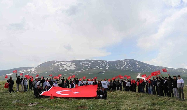 Gençler şühedanın izinde yürüdü