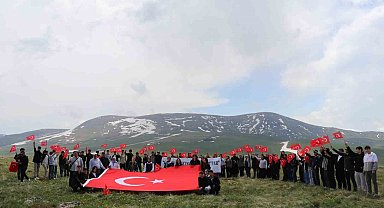 Gençler şühedanın izinde yürüdü