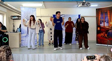 Gezici tiyatro, öğrencileri sanatla buluşturdu