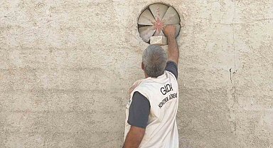 Gıda denetimine giden ekipler havalandırma deliğinden seslendi