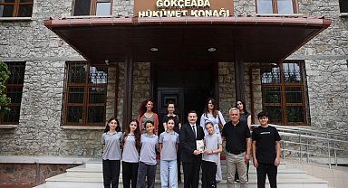 Gökçeada'da Minik Kalemlerden Büyük Başarı: 34 Öğrencinin Eserleri Kitaplaştı