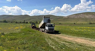 Gökçedere'nin arazi yollarında çalışmalar devam ediyor