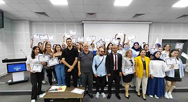 Görme engelli öğrencilerin üniversite yolculuğuna büyük destek