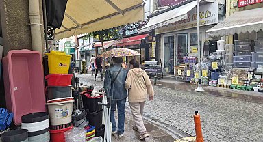 Gün boyu havanın sıcak olduğu Eskişehir'de yağışlar etkisini gösterdi