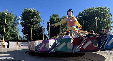 Günlerdir lunaparkı izleyen otizmli çocuğa çalışanlardan özel tur