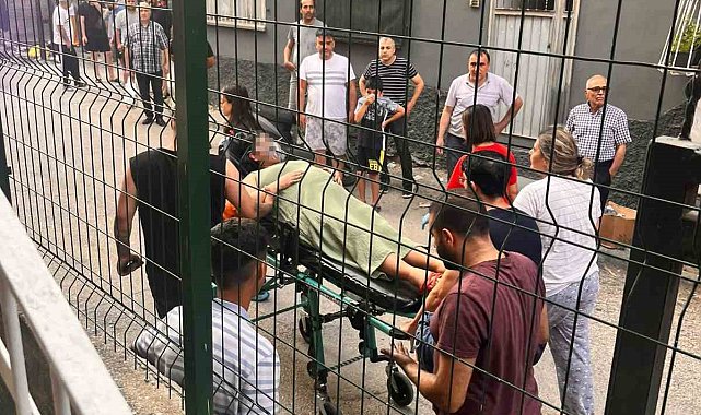 Hamile kadın ve oğlu yangından kurtarıldı