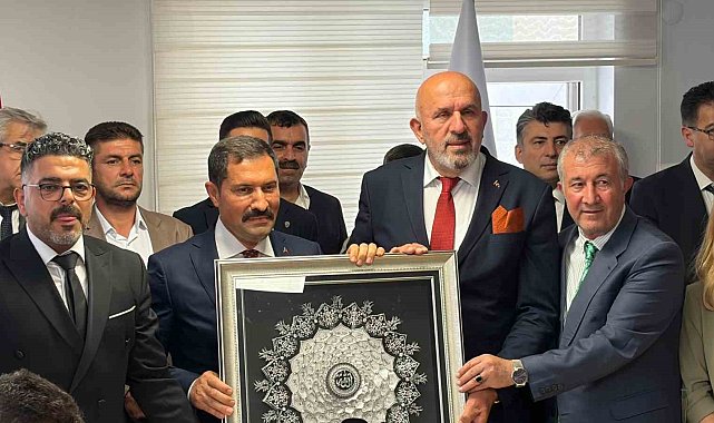 Hatay Valisi Mustafa Masatlı'ya "Yılın Valisi" ödülü verildi
