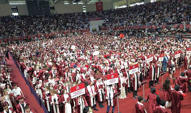 Hitit Üniversitesi'nde mezuniyet coşkusu