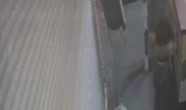 İçecek hırsızlığı güvenlik kamerasında