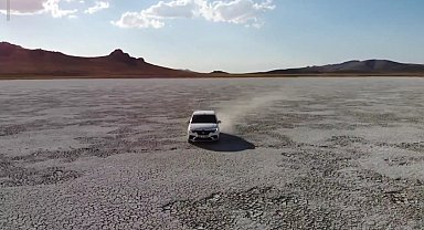 İki yıl önce üzerinden araçlar geçen Akgöl, şimdi fotoğrafçıların gözdesi oldu