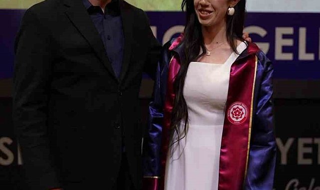 İlk mezuna başkandan iş sürprizi