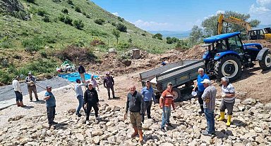 İmece usulüyle köylerinin içme suyu hattını yenilediler