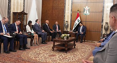 Irak Başbakanı Zeydi ile ABD Özel Temsilcisi Barrack, silahlı grupların dağıtılmasını görüştü