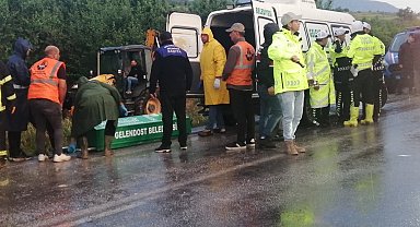Isparta Valiliğinden kaza açıklaması: 4 ölü, 26 yaralı