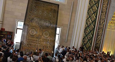 Kabe'nin kapı örtüsü Millet Cami ve Külliyesi'nde sergileniyor