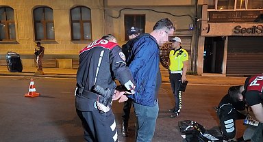 Kadıköy'de helikopter destekli asayiş denetimi: Motosikletli uyuşturucu ticaretinden gözaltına alındı