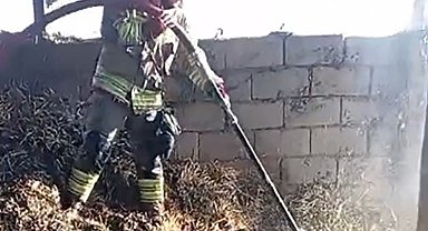 Kahramanmaraş'ta ahır yangını korkuttu