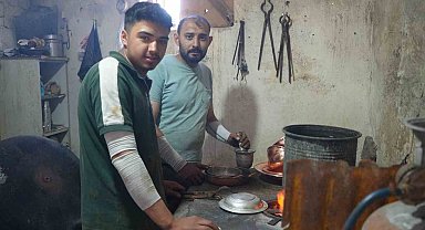 Kalay ustalarının 100 dereceyi bulan sıcaklıklarda zorlu ekmek mücadelesi