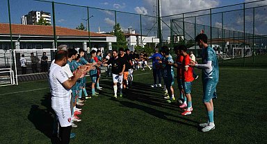Kalespor, şampiyon takımı alkışladı