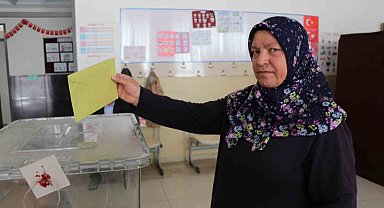 Kalp krizi geçirerek hayatını kaybetmişti, mahalle yeni muhtarını seçmek için sandık başına gitti