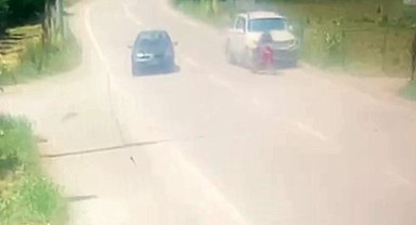 Kamyonet ile motosiklet böyle çarpıştı: 1 ağır yaralı