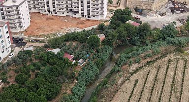 Kanalizasyonu akarsuya bağladılar, mahalle sakinleri sokağa çıkamıyor
