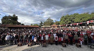 Karabük'te vatandaşlar milli maç heyecanını dev ekranda yaşadı