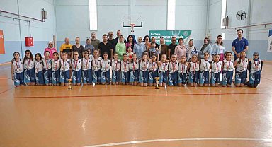 Karacabey Belediyespor'da kupa sevinci