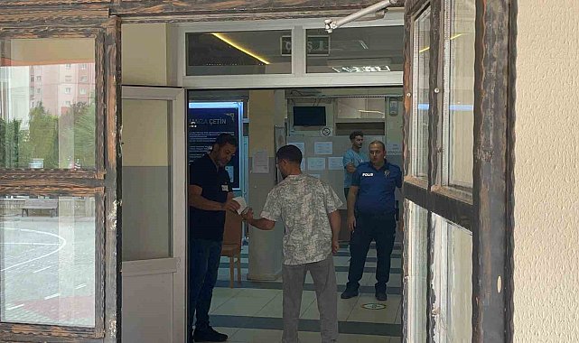 Karaman'da AYT heyecanı: 3'üncü üniversite için yarışan da vardı, kapıdan dönen de