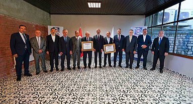 KARDEMİR'de onursal başkanlık ünvanları takdim edildi