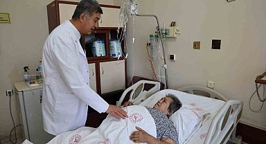 Karnından 40 kilogram kitle çıkarıldı