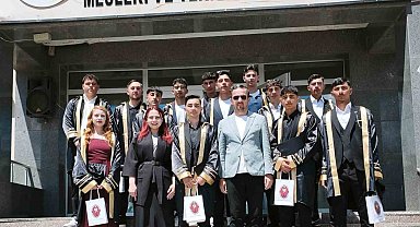 Kars'ta Veteriner Sağlık Teknisyenleri mezuniyet sevinci yaşadı