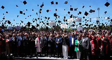 Kastamonu Üniversitesi'nde 4 binden fazla öğrenci mezuniyet coşkusu yaşadı