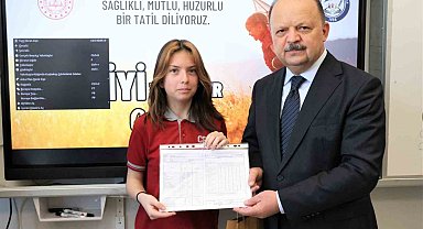 Kastamonu'da 52 binden fazla öğrenci karne heyecanı yaşadı