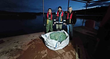 Kastamonu'da baraj gölünde yüzlerce metre hayalet ağ ele geçirildi: 200 kilogram sazan kurtarıldı